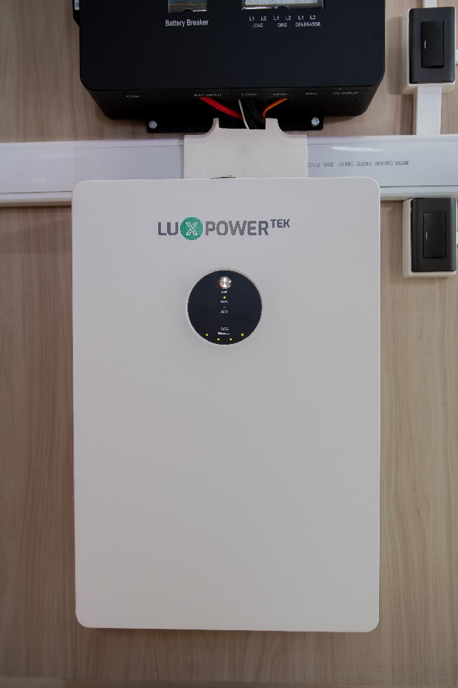 Bateria de 5000wh .voltaje de absorción-55.5v